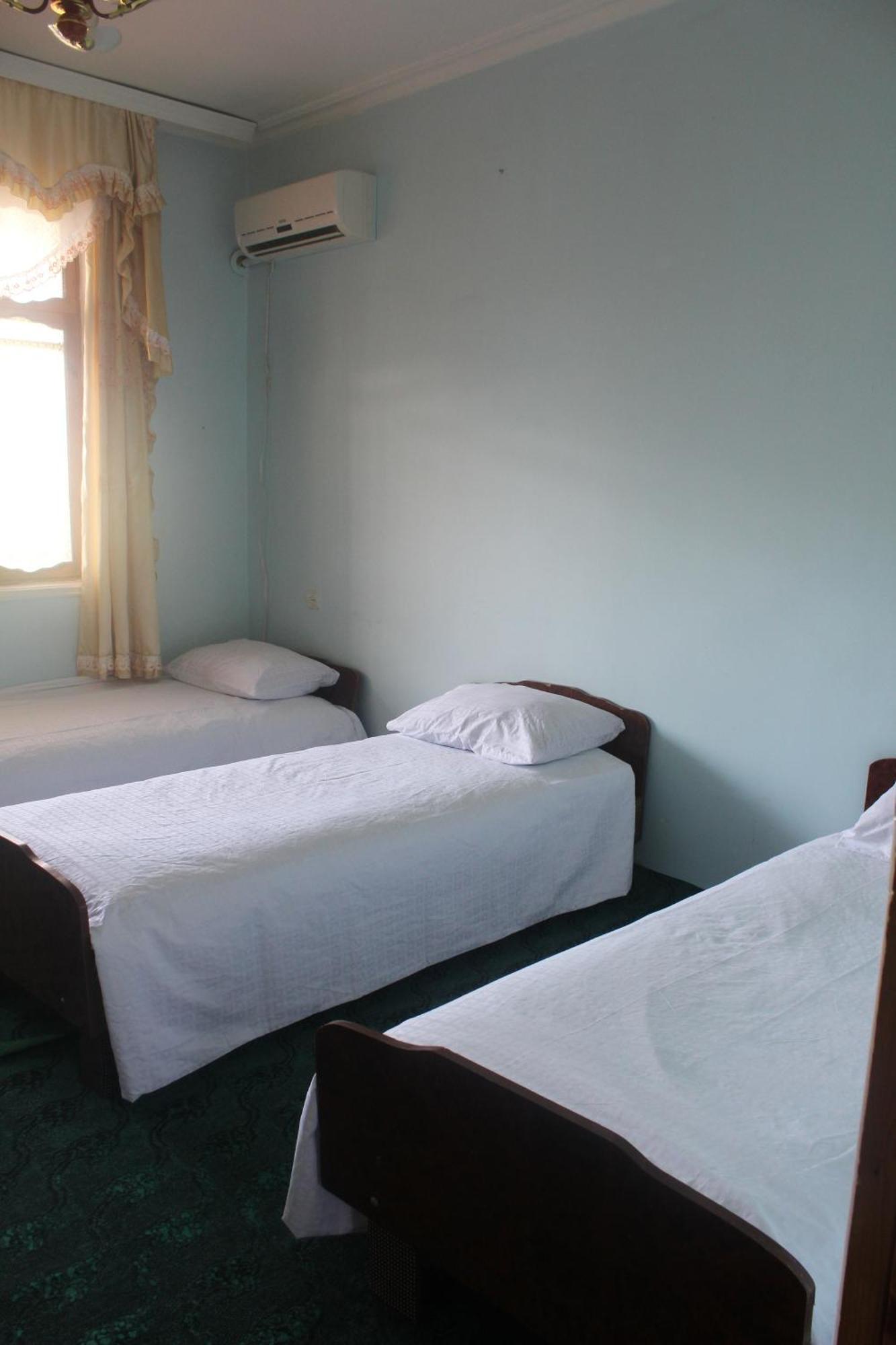 Canal Hostel Şǝki Екстериор снимка