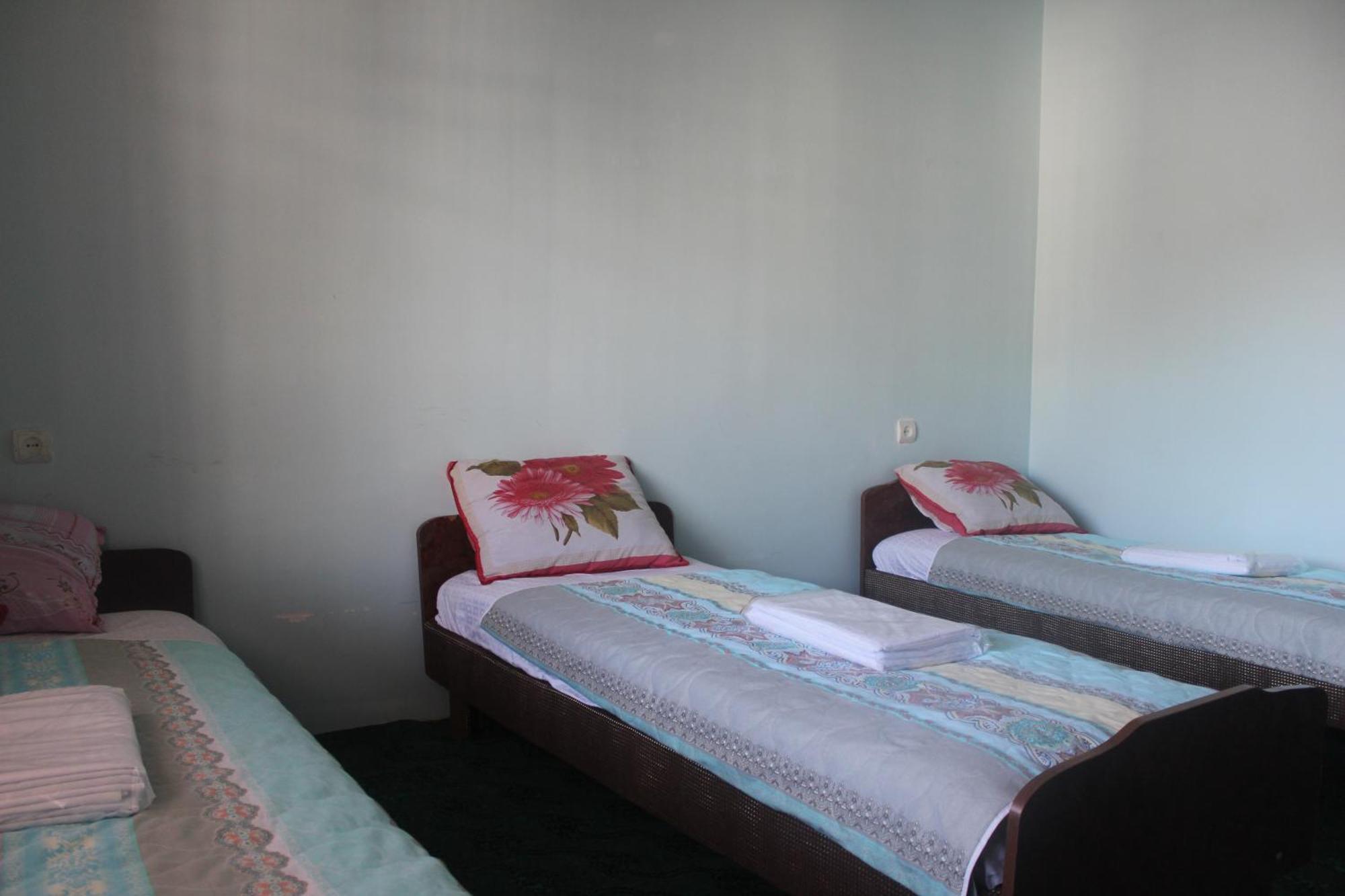 Canal Hostel Şǝki Екстериор снимка