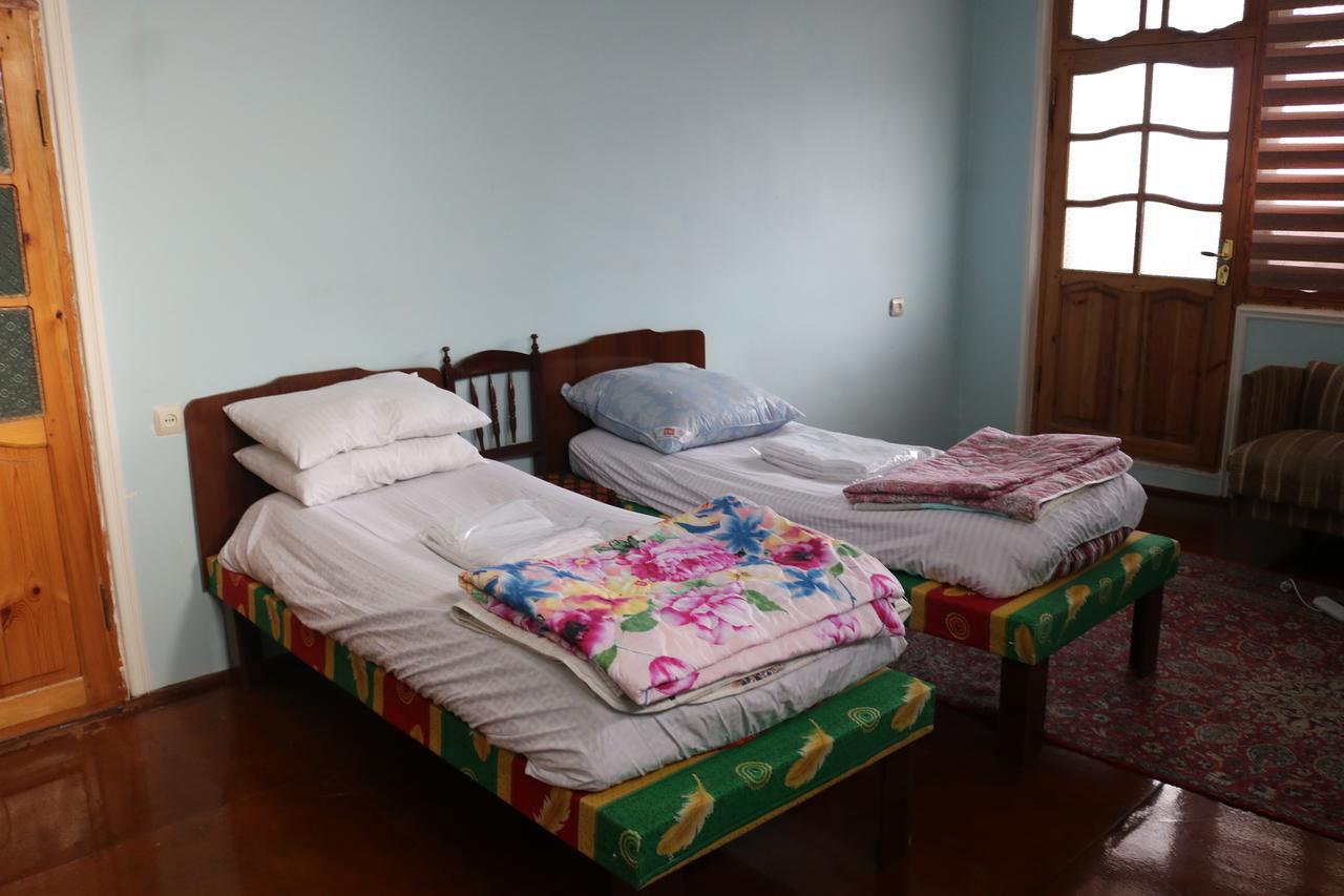 Canal Hostel Şǝki Екстериор снимка
