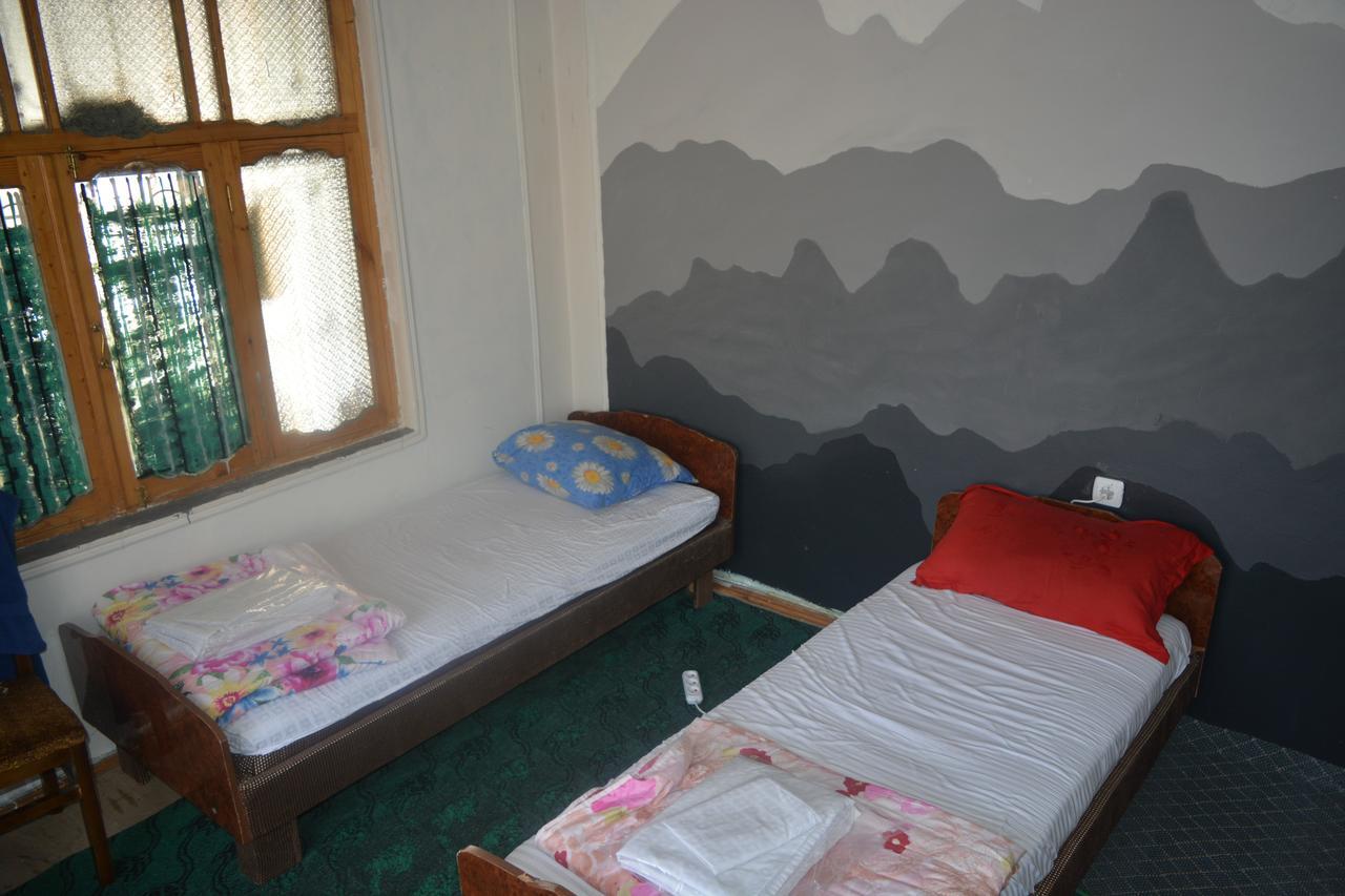 Canal Hostel Şǝki Екстериор снимка