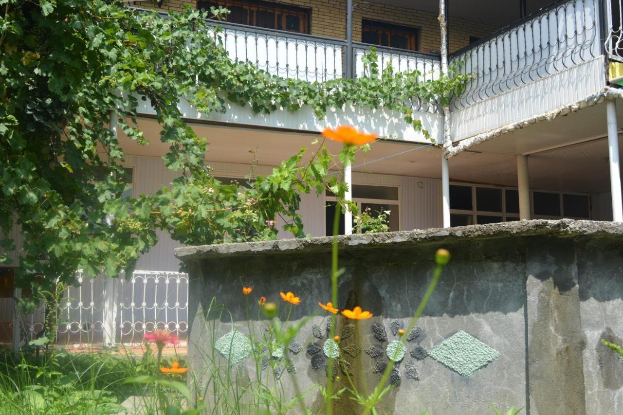 Canal Hostel Şǝki Екстериор снимка