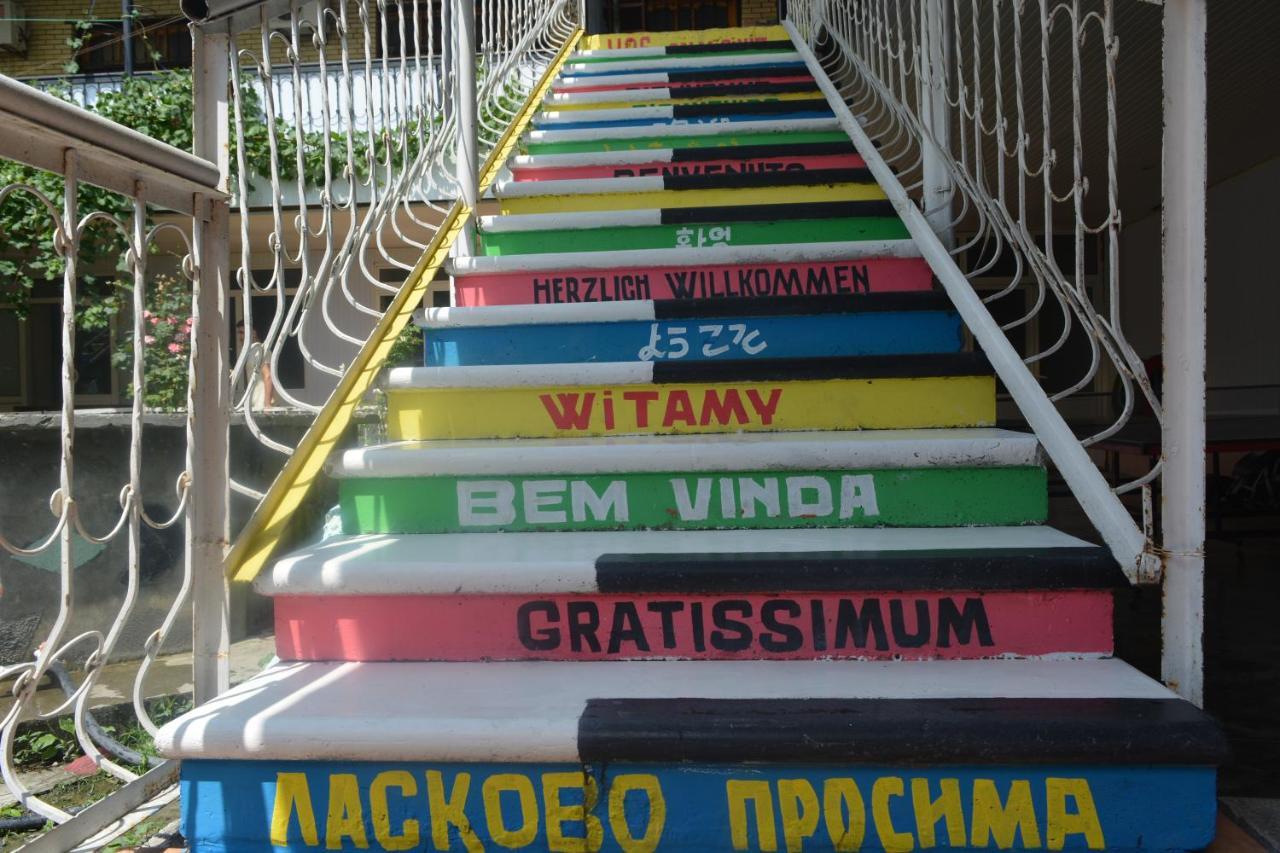 Canal Hostel Şǝki Екстериор снимка