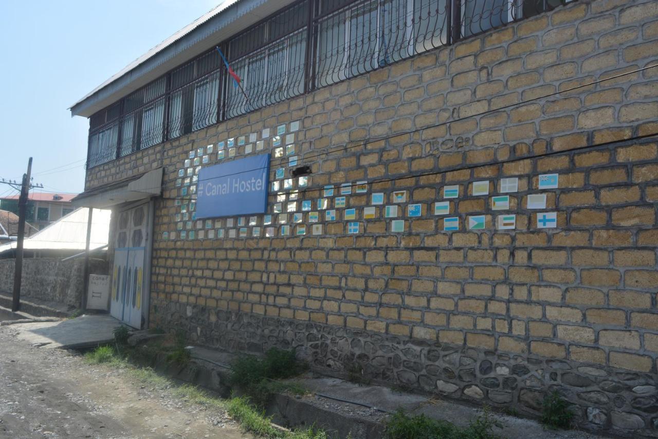 Canal Hostel Şǝki Екстериор снимка
