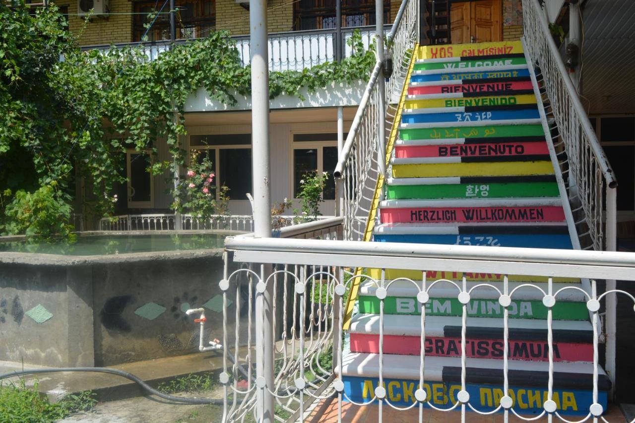 Canal Hostel Şǝki Екстериор снимка