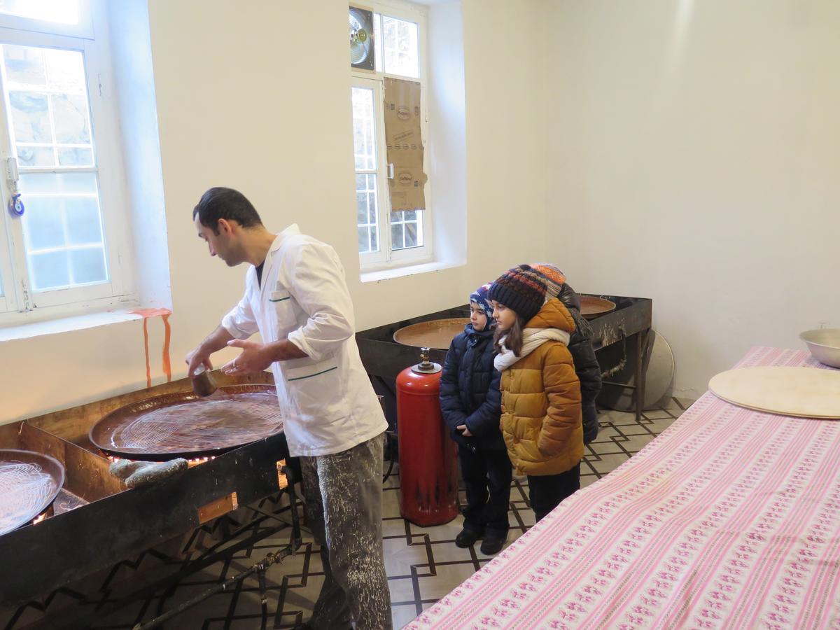 Canal Hostel Şǝki Екстериор снимка