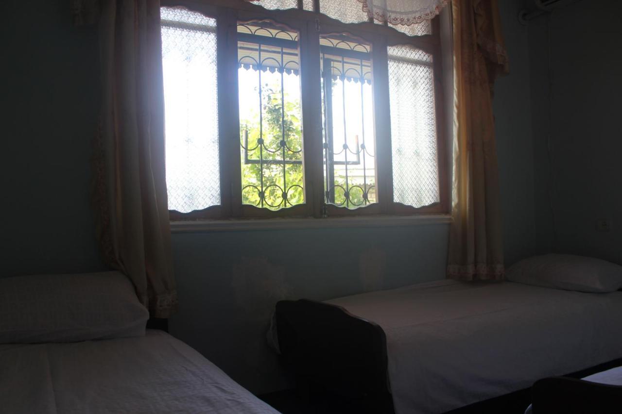 Canal Hostel Şǝki Екстериор снимка